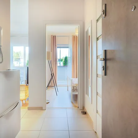 Apartament La Z Salonem, Sypialnią, Parkingiem, Blisko Centrum