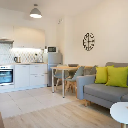 Apartament La Z Salonem, Sypialnią, Parkingiem, Blisko Centrum